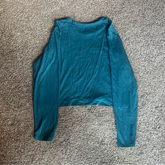Long Sleeve Cropped Shirt - Picture 2 of 3